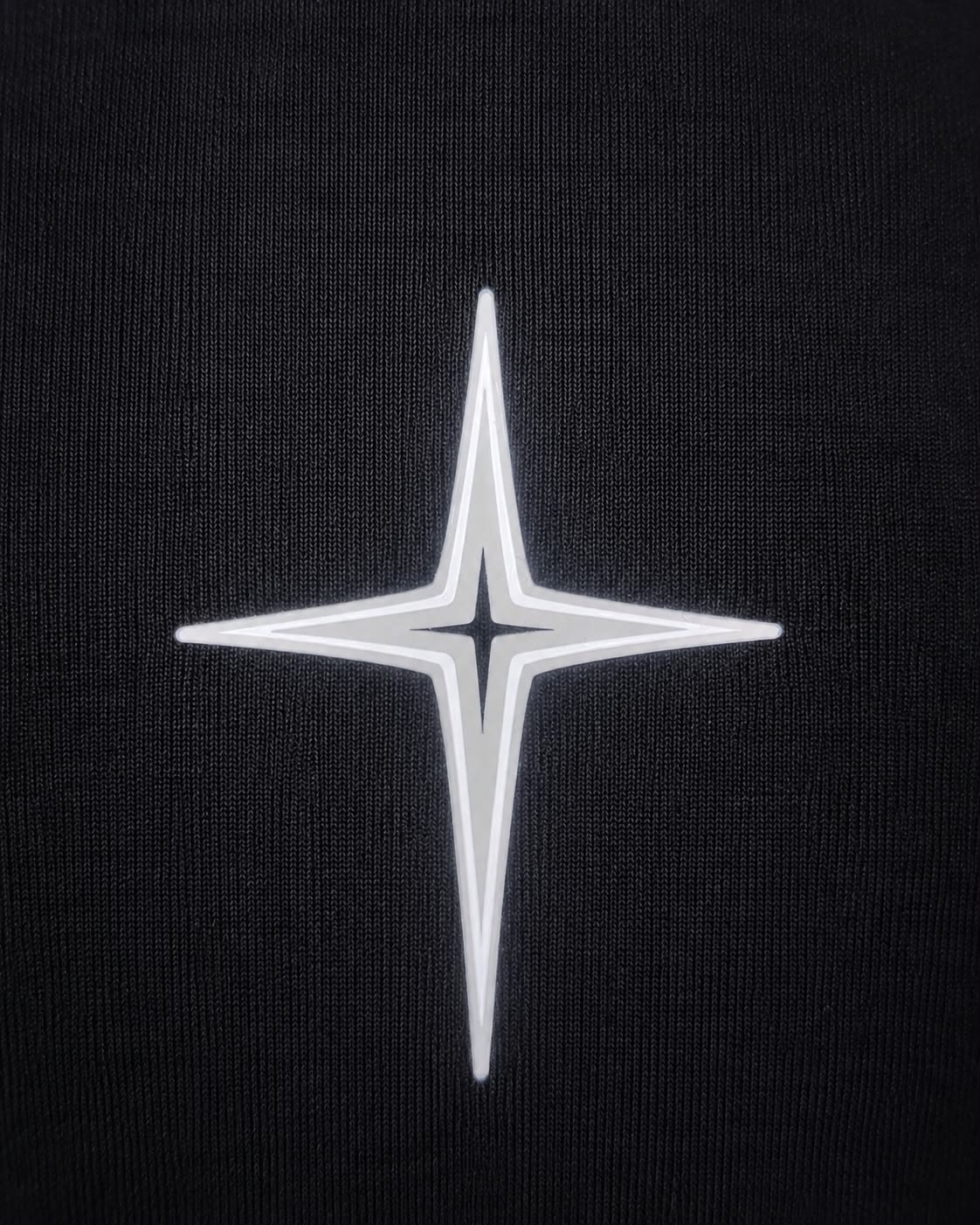 Détail broderie étoile du débardeur LLTK